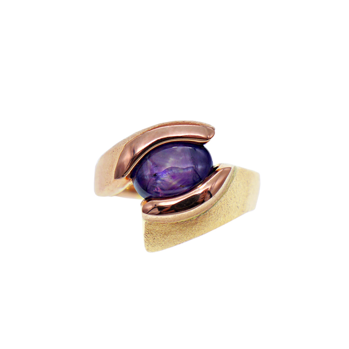 "Isis" KC one-of-a-kind ladies ring with oval purple star sapphire = 4.12 cts in 18KYG/14KRG = 8.4 dwt. Item# KRYR-PPSS-1291